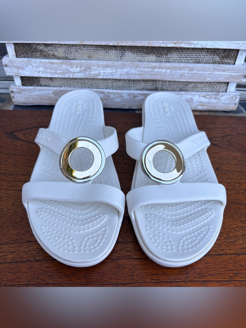 Crocs Sanrah Metal Block Round Toe Sandals